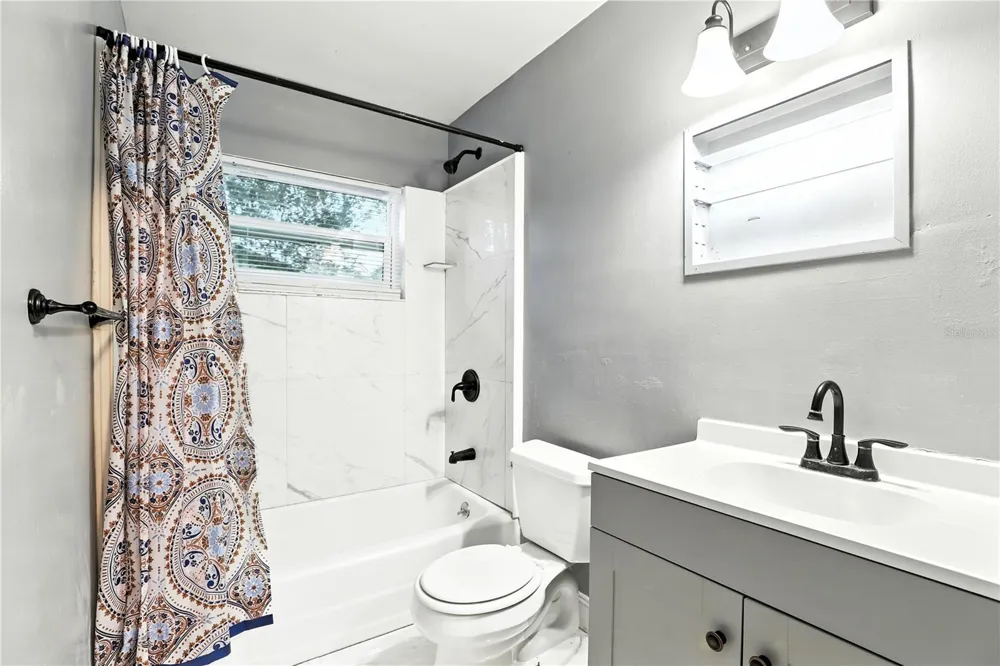 1412 E VOORHIS AVENUE Deland, FL 32724
