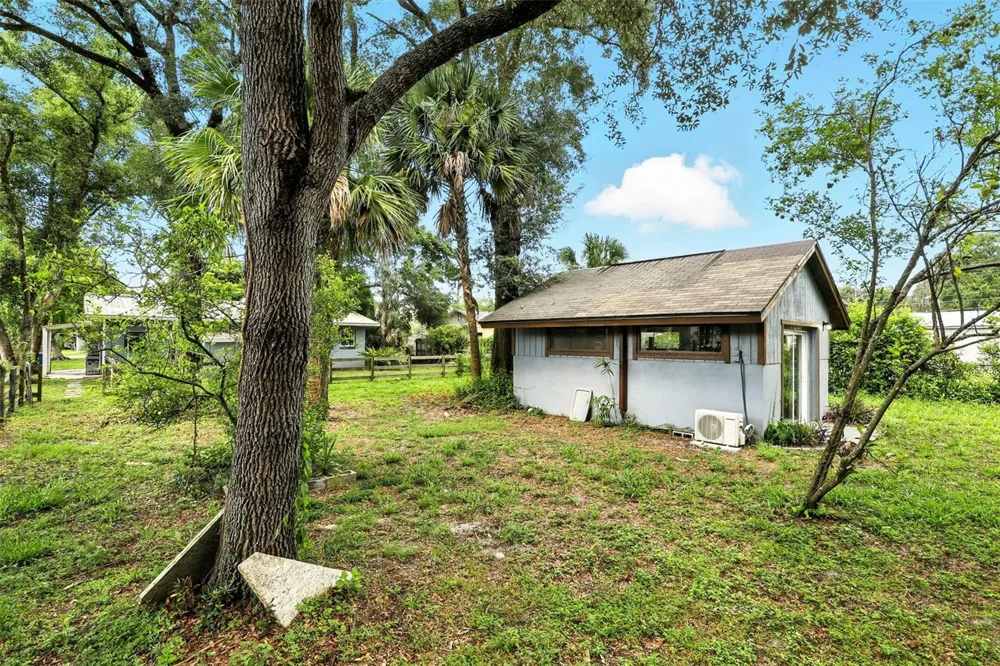 1412 E VOORHIS AVENUE Deland, FL 32724