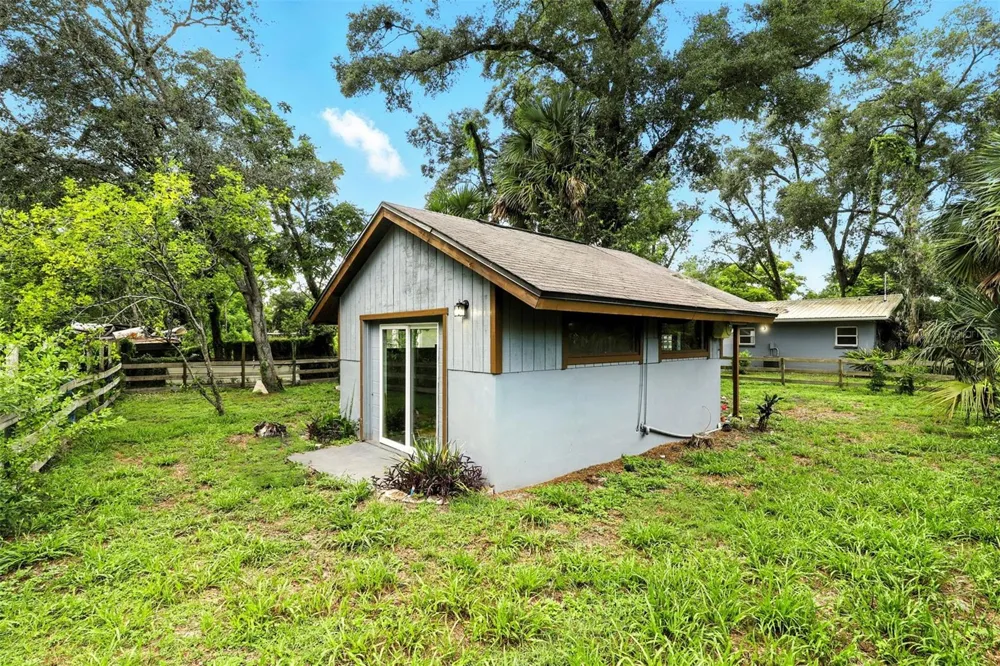 1412 E VOORHIS AVENUE Deland, FL 32724