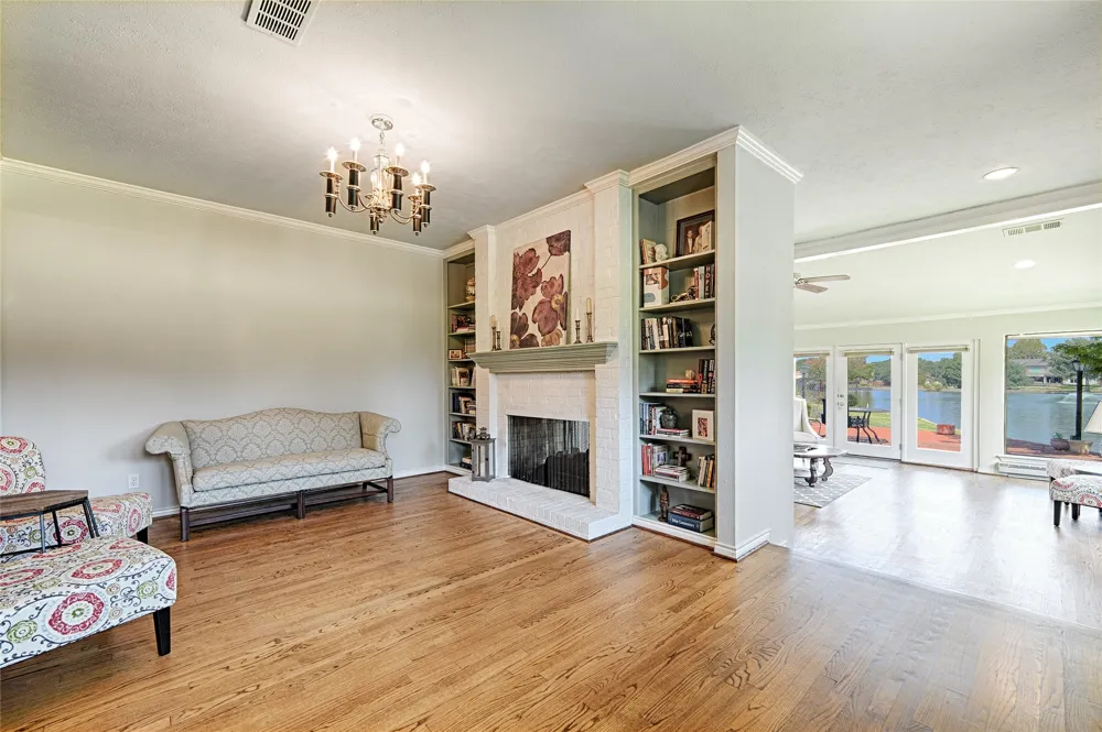 19 Country Lake Drive Carrollton, TX 75006