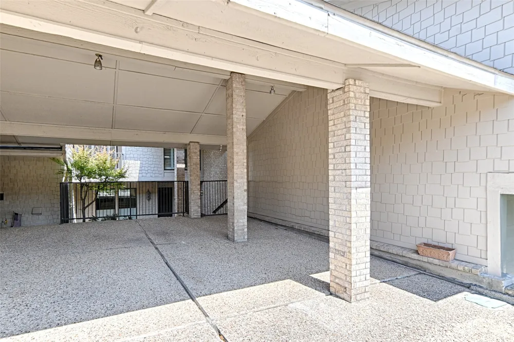 19 Country Lake Drive Carrollton, TX 75006