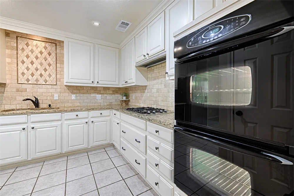 19 Country Lake Drive Carrollton, TX 75006