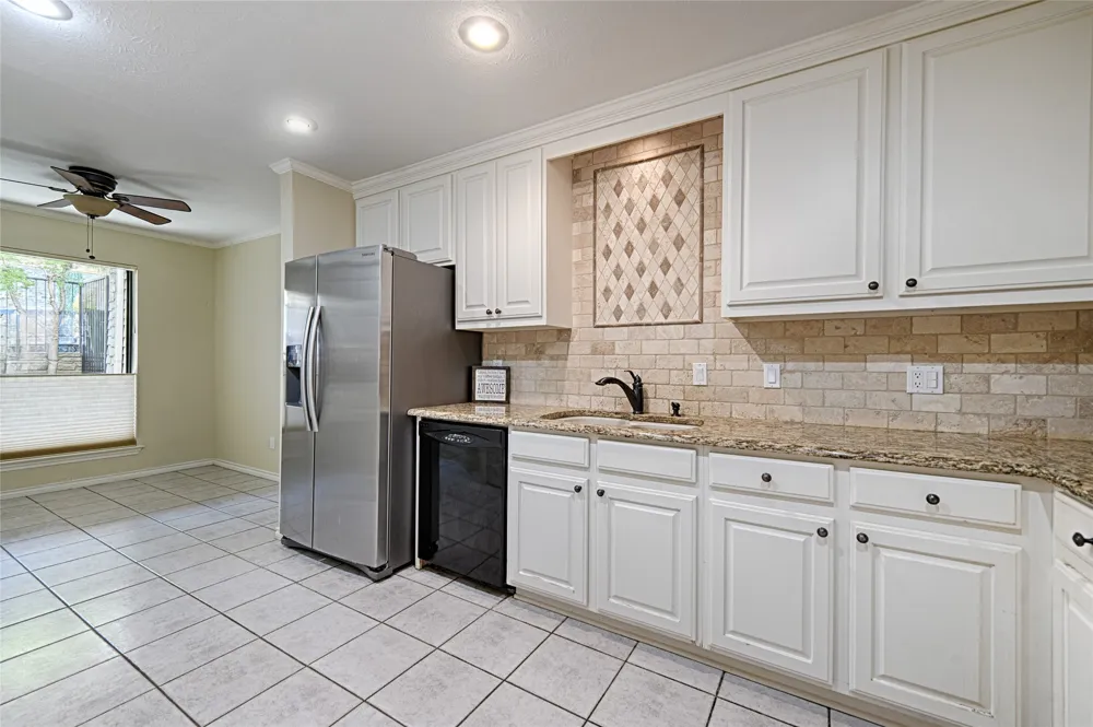 19 Country Lake Drive Carrollton, TX 75006