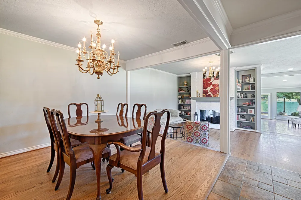 19 Country Lake Drive Carrollton, TX 75006