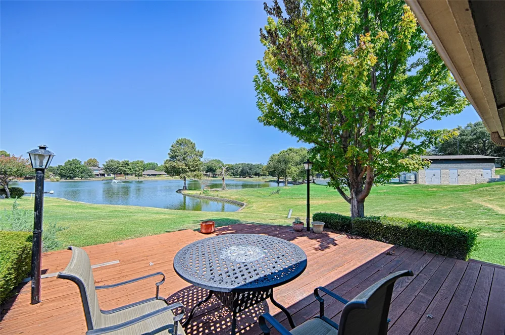 19 Country Lake Drive Carrollton, TX 75006