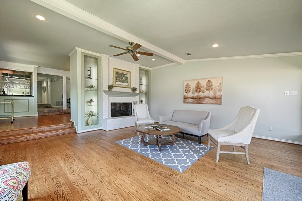19 Country Lake Drive Carrollton, TX 75006
