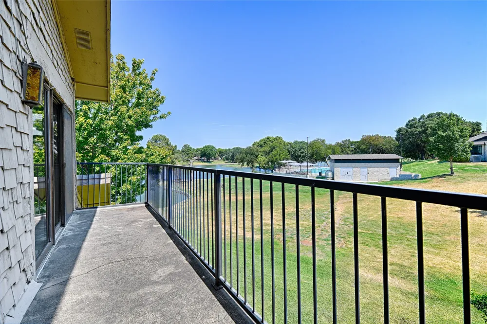 19 Country Lake Drive Carrollton, TX 75006