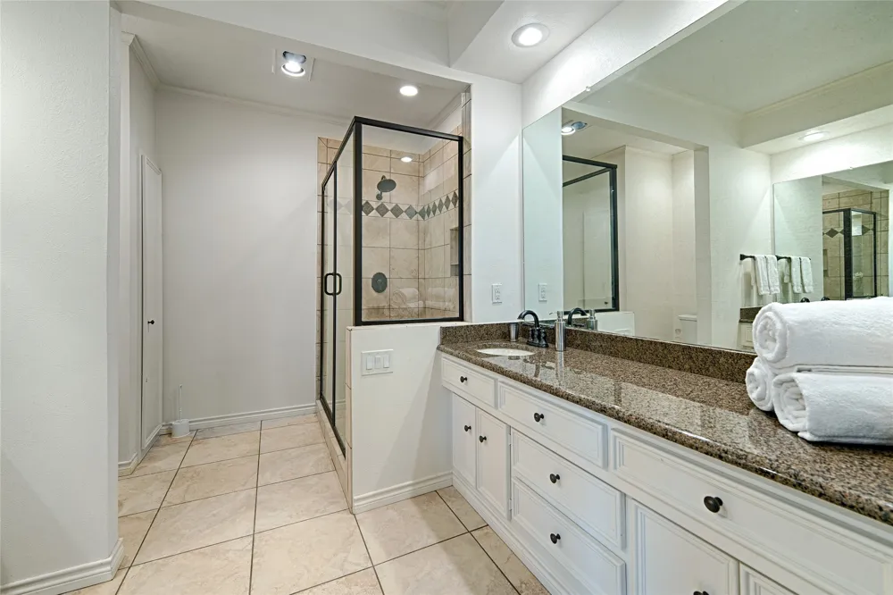 19 Country Lake Drive Carrollton, TX 75006