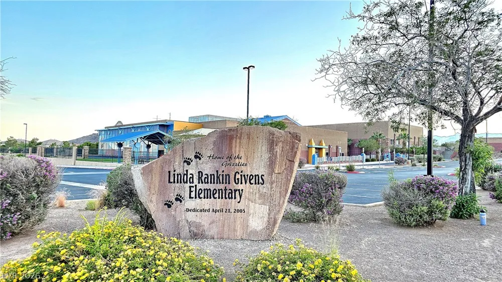 326 Carlisle Crossing Street Las Vegas, NV 89138