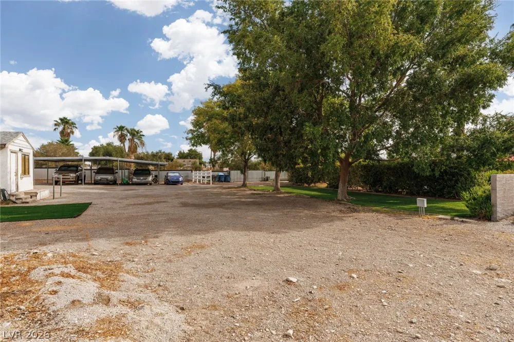 5285 Chieftain Street Las Vegas, NV 89149