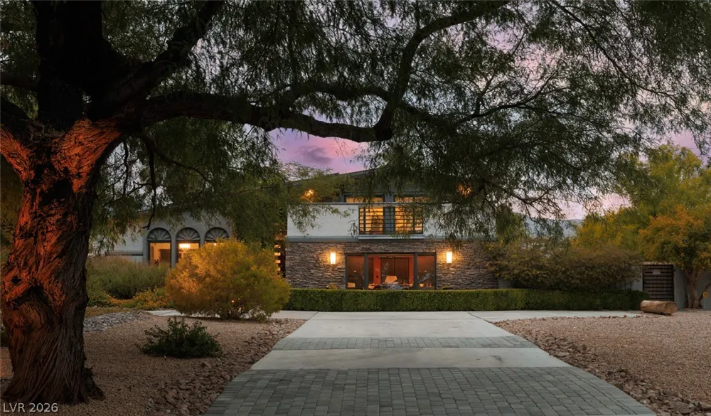 5285 Chieftain Street Las Vegas, NV 89149