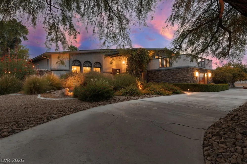 5285 Chieftain Street Las Vegas, NV 89149