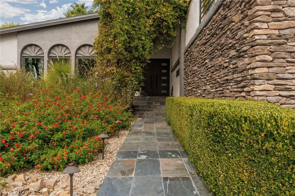 5285 Chieftain Street Las Vegas, NV 89149