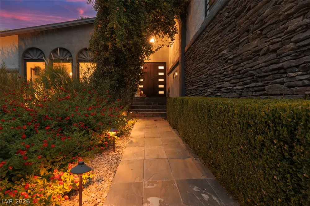 5285 Chieftain Street Las Vegas, NV 89149