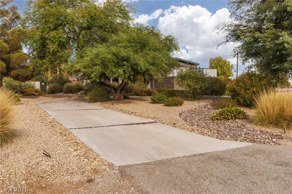 5285 Chieftain Street Las Vegas, NV 89149