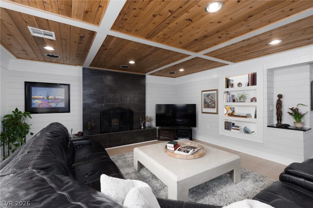 5285 Chieftain Street Las Vegas, NV 89149