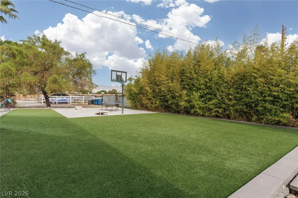 5285 Chieftain Street Las Vegas, NV 89149
