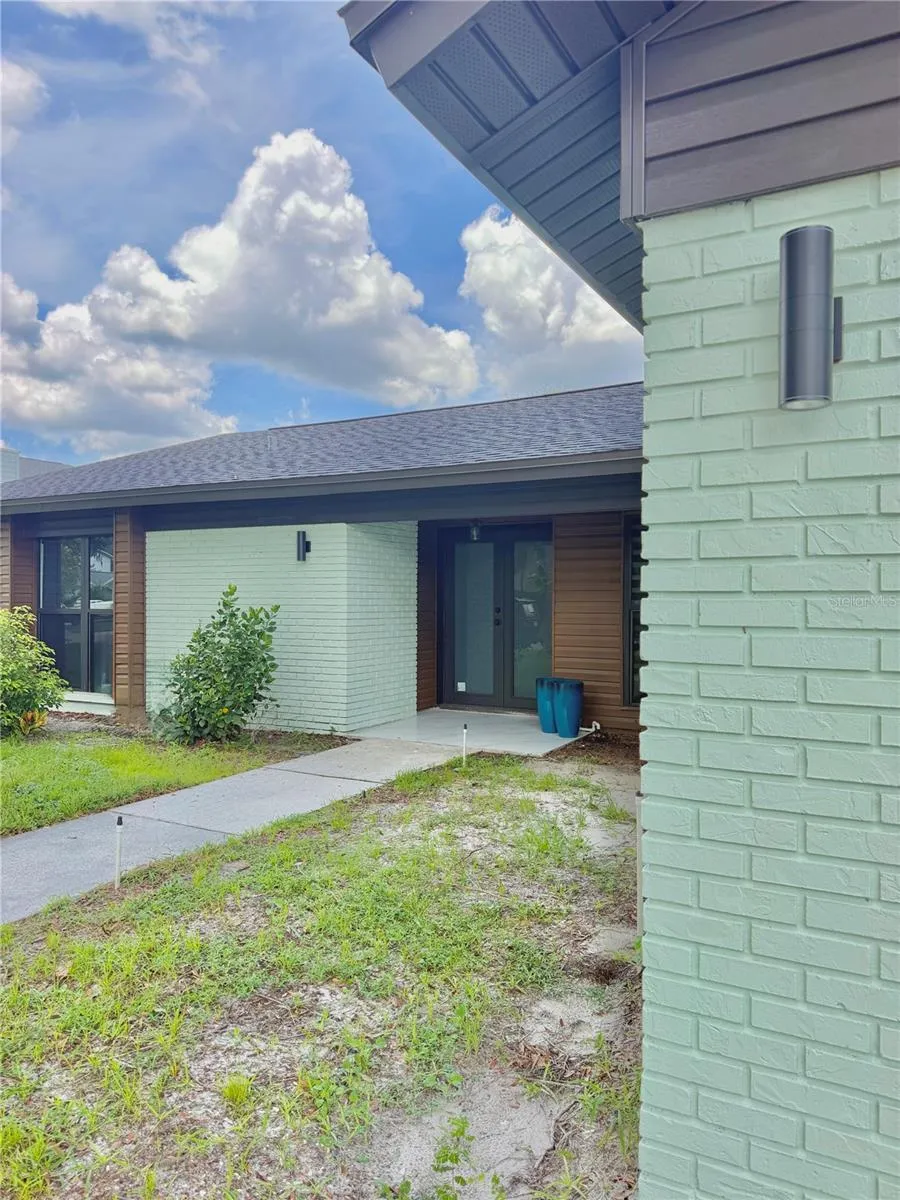 16503 FOOTHILL DRIVE Tampa, FL 33624