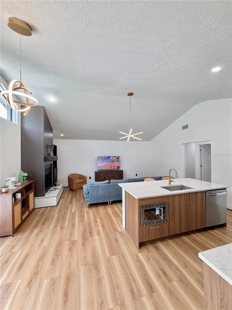 16503 FOOTHILL DRIVE Tampa, FL 33624