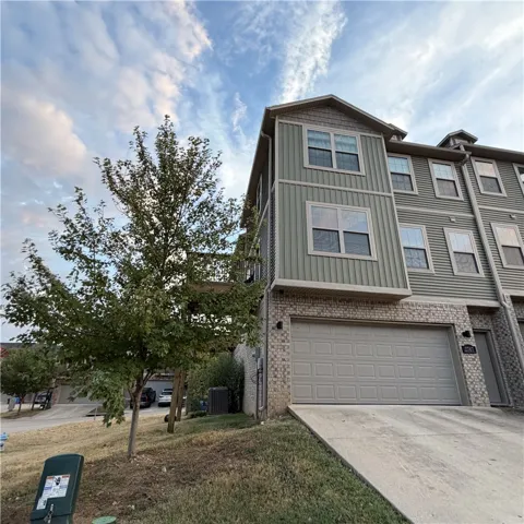 2787 W Blackstone