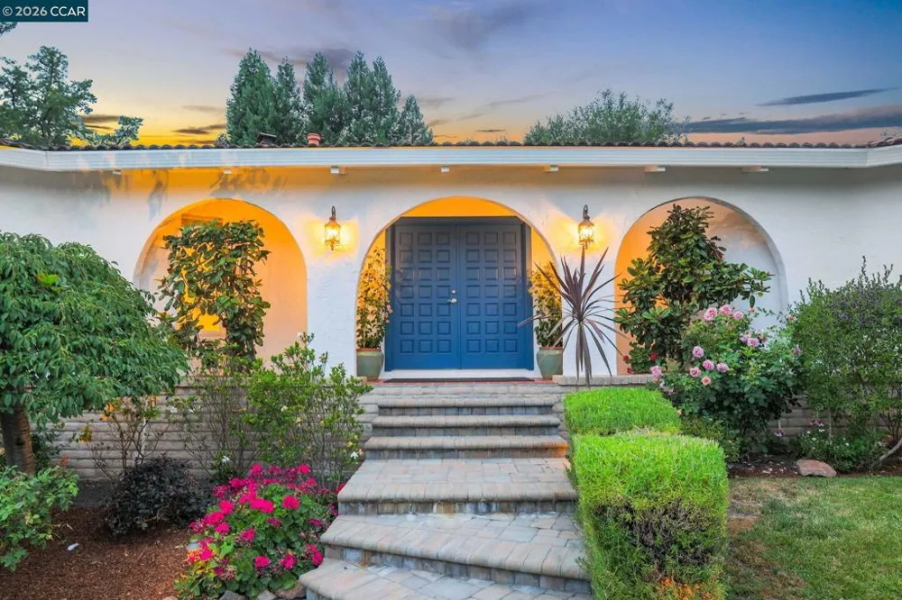 10 Darnby Orinda, CA 94563