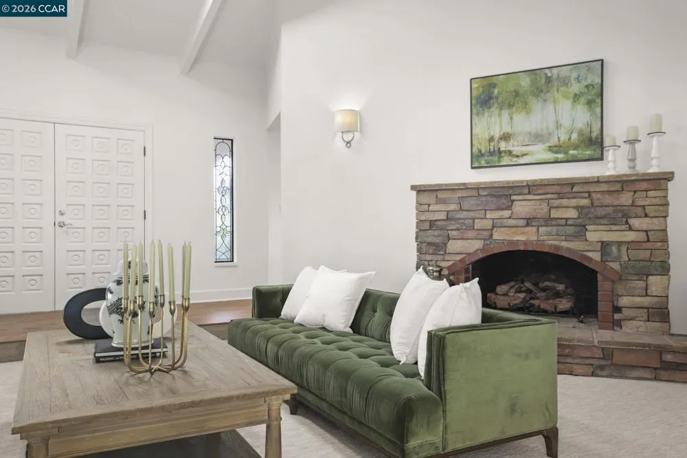 10 Darnby Orinda, CA 94563
