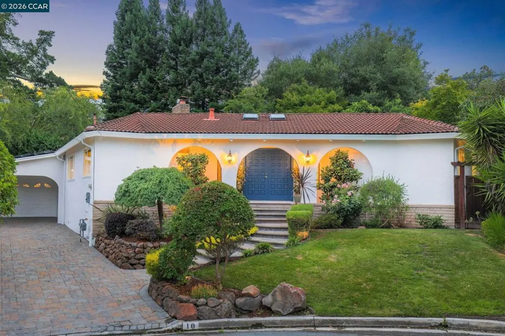10 Darnby Orinda, CA 94563