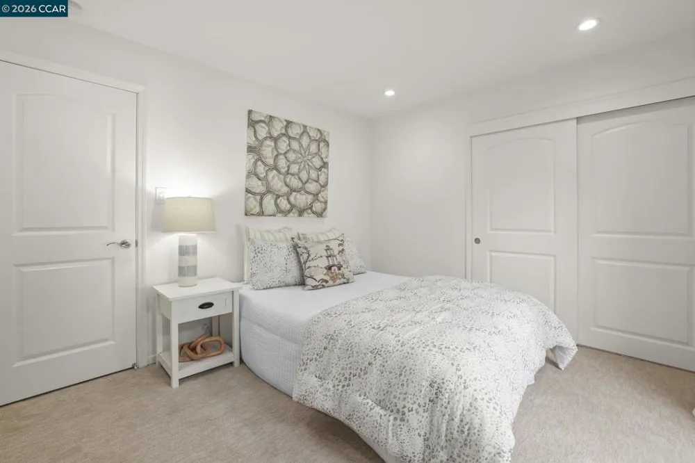 10 Darnby Orinda, CA 94563