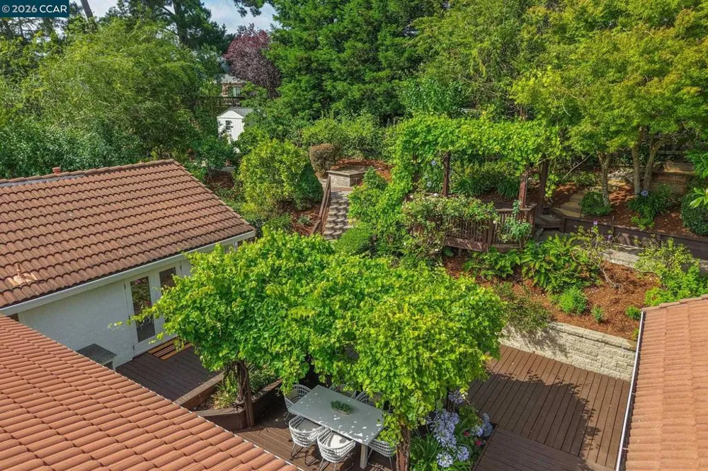 10 Darnby Orinda, CA 94563