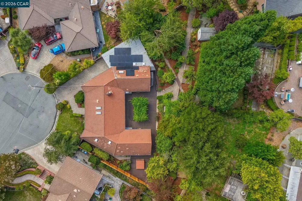 10 Darnby Orinda, CA 94563