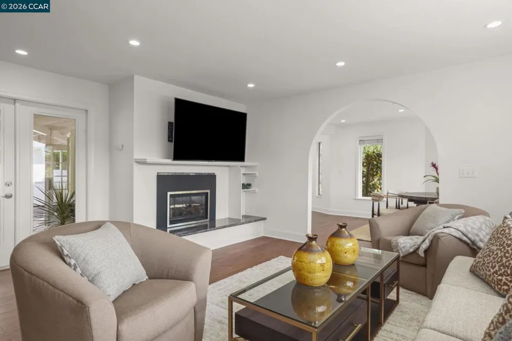 10 Darnby Orinda, CA 94563