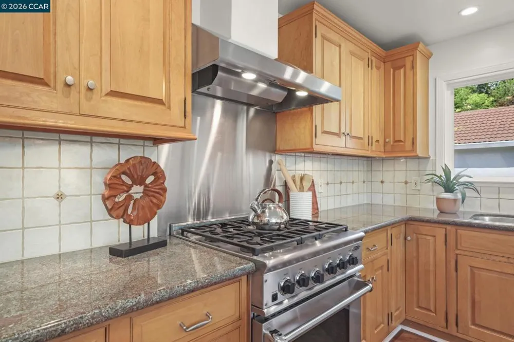 10 Darnby Orinda, CA 94563