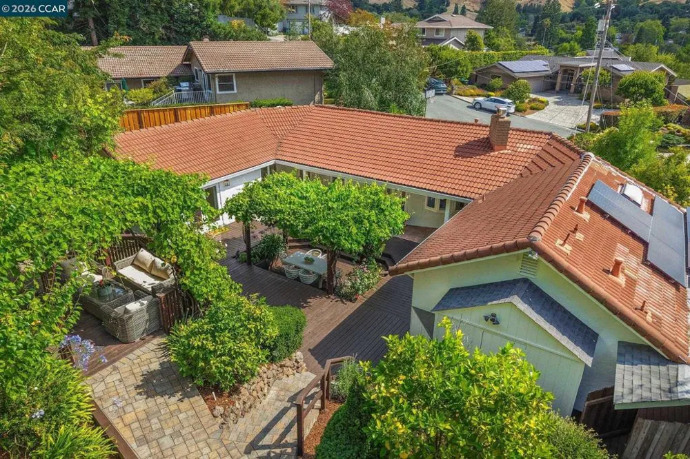 10 Darnby Orinda, CA 94563