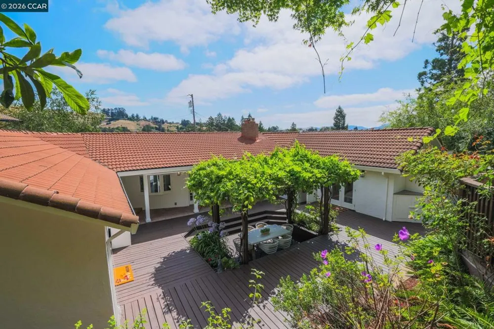 10 Darnby Orinda, CA 94563