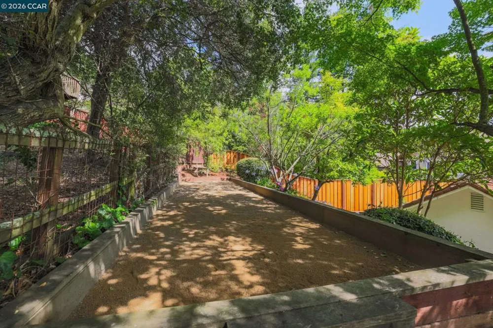 10 Darnby Orinda, CA 94563