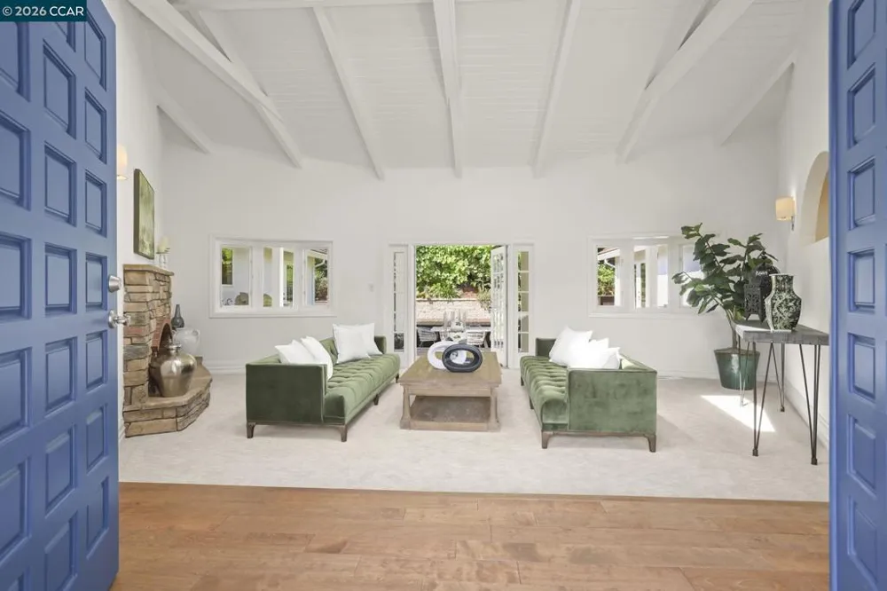 10 Darnby Orinda, CA 94563
