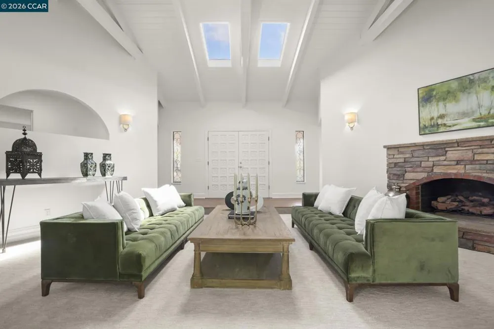 10 Darnby Orinda, CA 94563