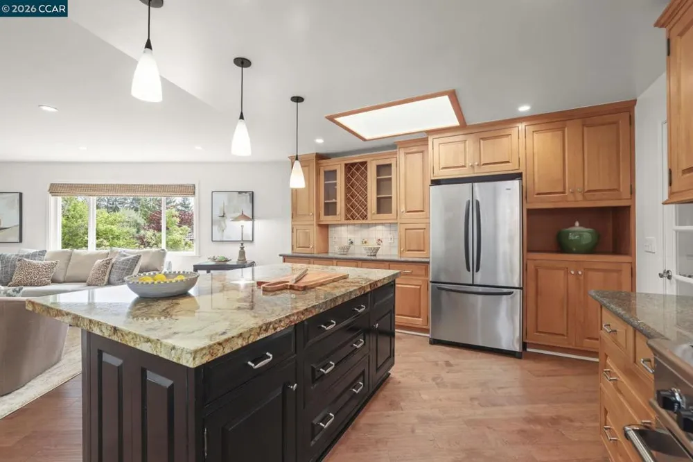 10 Darnby Orinda, CA 94563