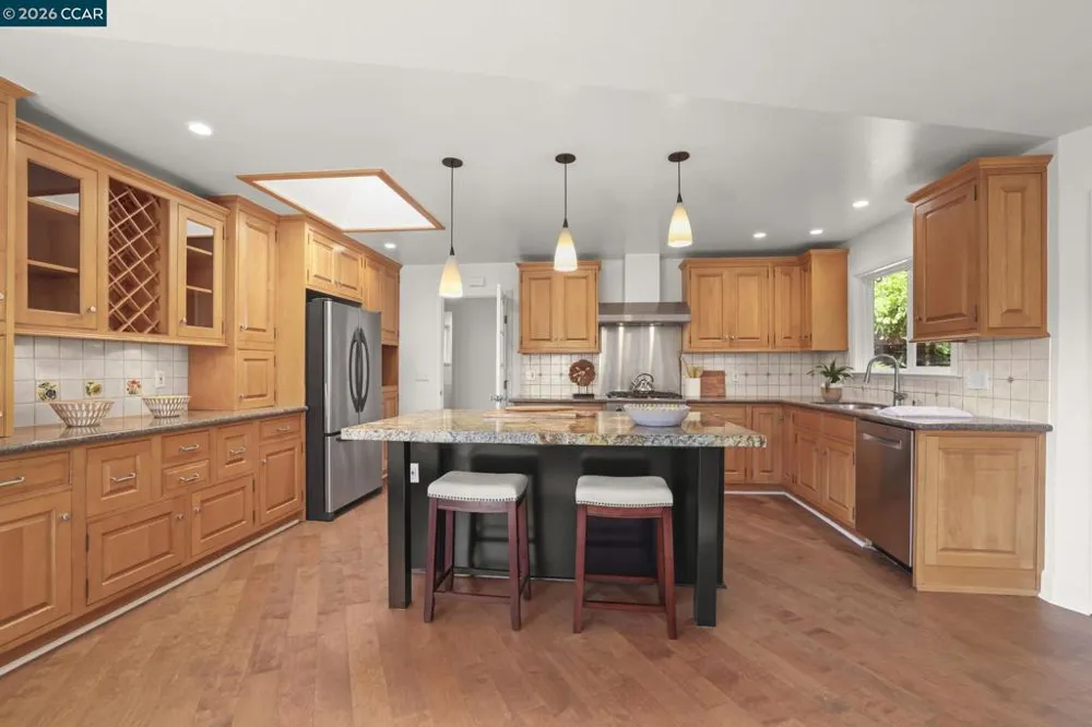 10 Darnby Orinda, CA 94563