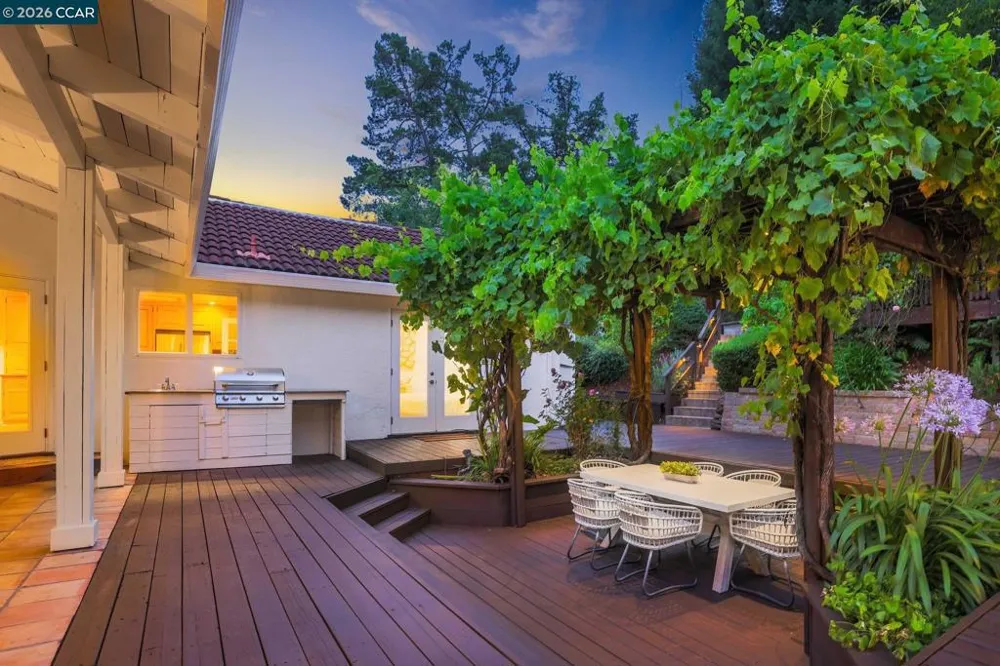 10 Darnby Orinda, CA 94563