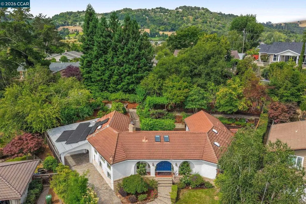 10 Darnby Orinda, CA 94563