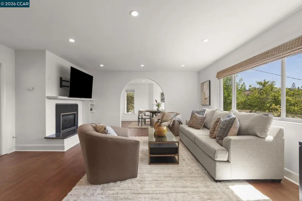 10 Darnby Orinda, CA 94563