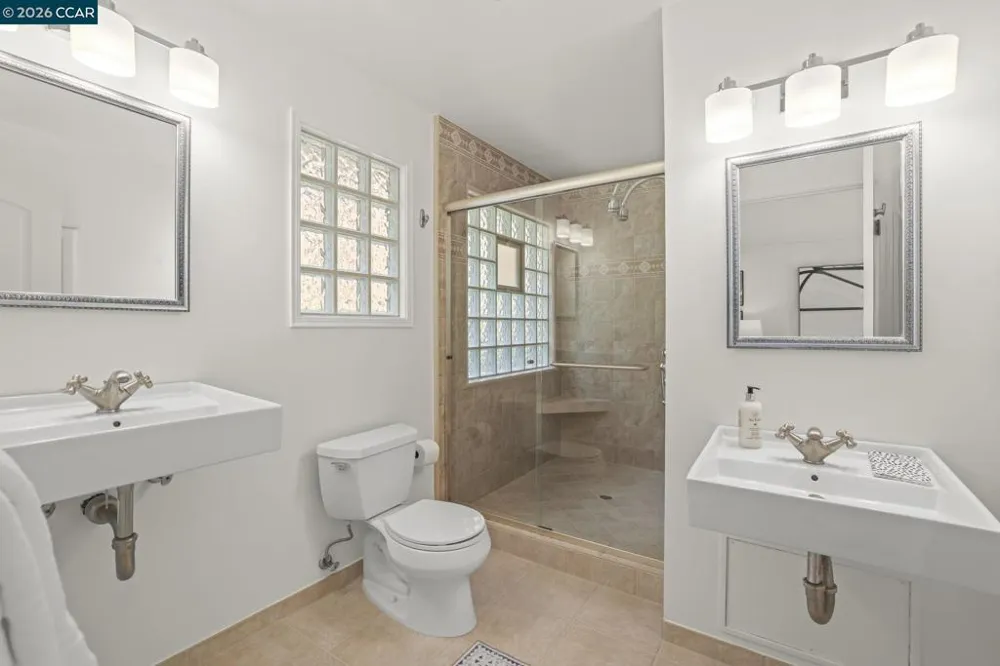 10 Darnby Orinda, CA 94563