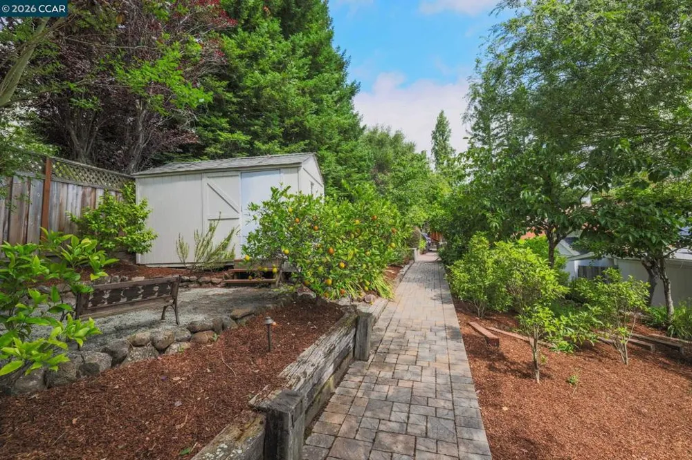 10 Darnby Orinda, CA 94563