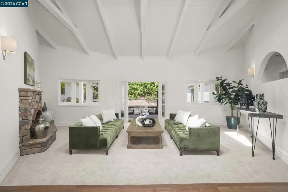 10 Darnby Orinda, CA 94563