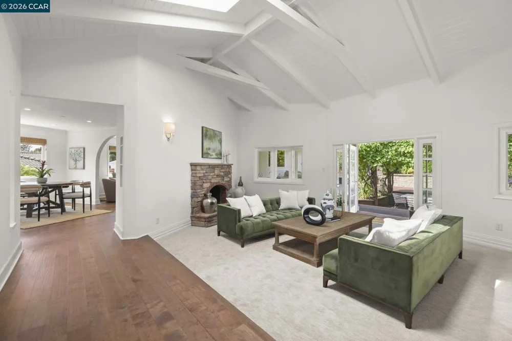 10 Darnby Orinda, CA 94563