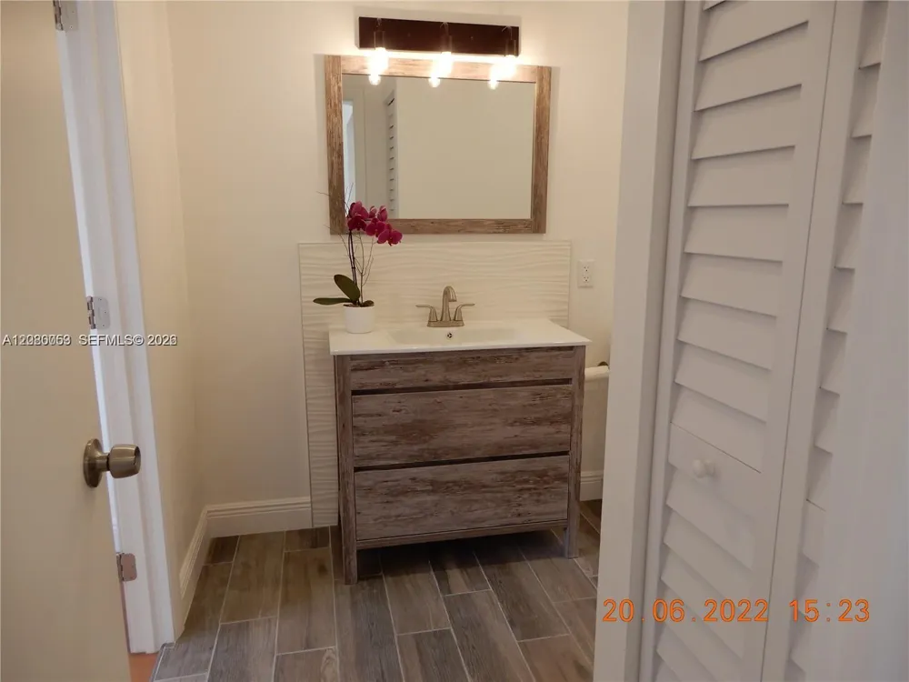 7175 NW 179th St #307 Hialeah, FL 33015