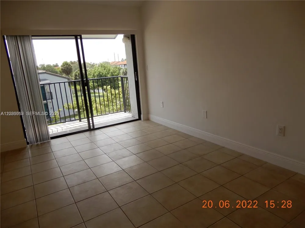 7175 NW 179th St #307 Hialeah, FL 33015