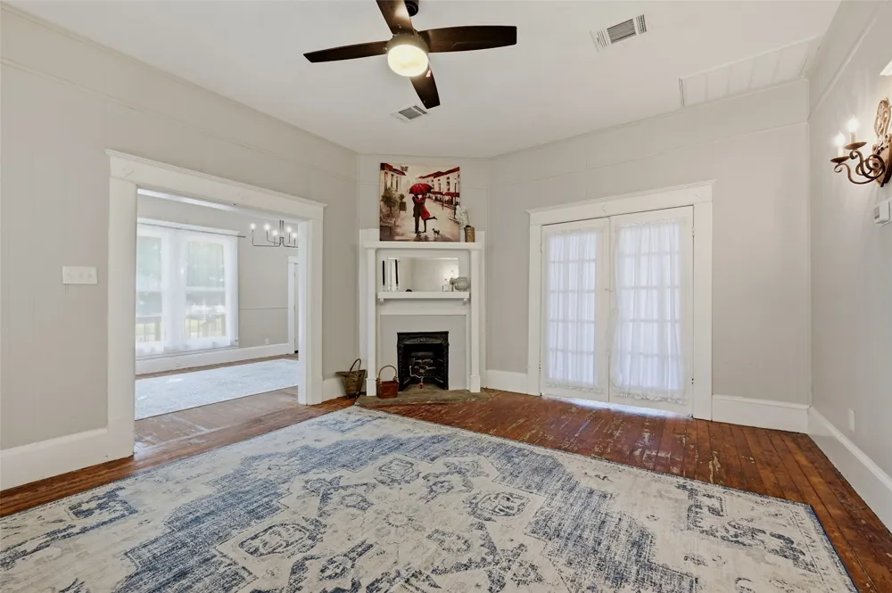 512 S Elm Street Sherman, TX 75090