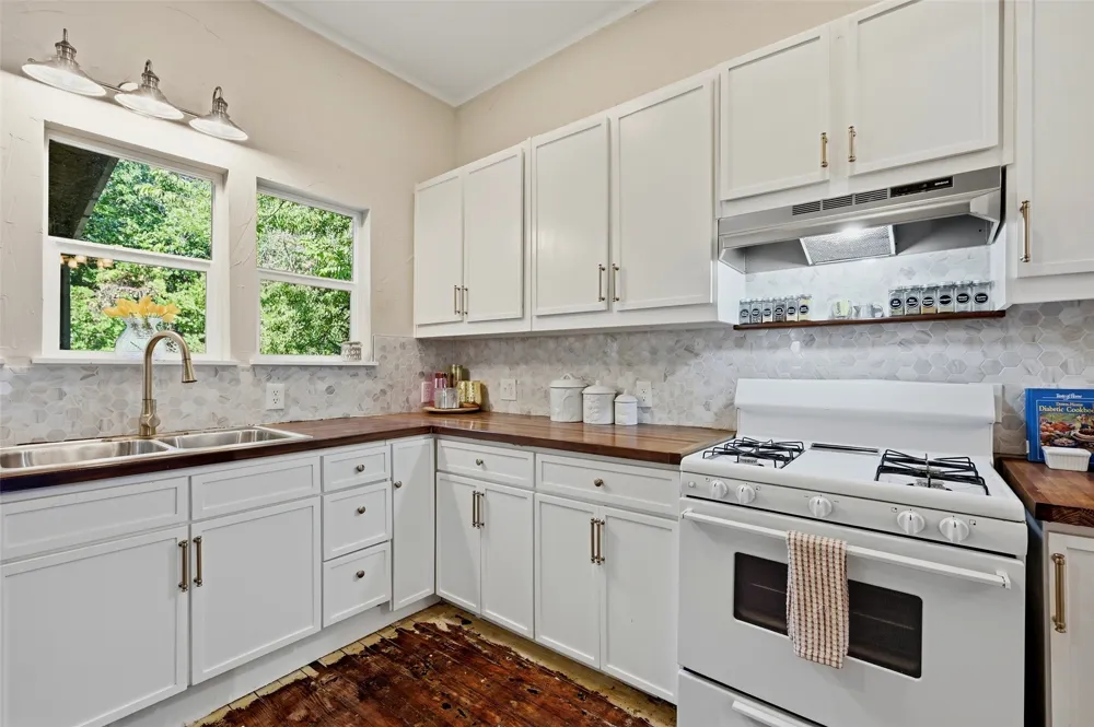 512 S Elm Street Sherman, TX 75090